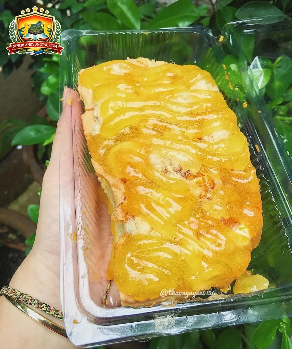 món ăn vặt và quà biếu bánh bông lan trứng muối Vũng Tàu