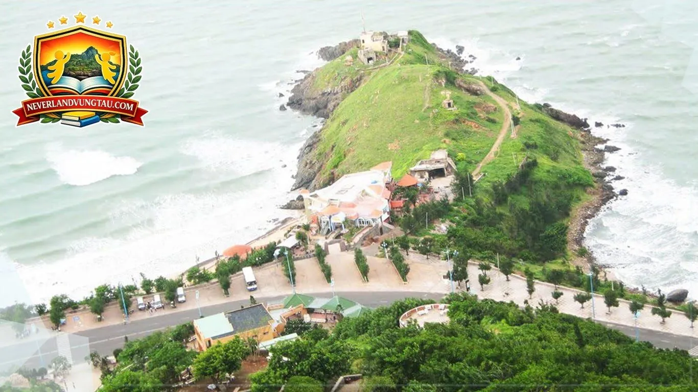 ngọn hải đăng cổ kính trên Núi Nhỏ